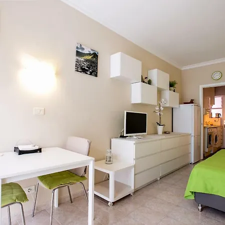 Quiet Flat With Terrace 2 Min To Seafront
